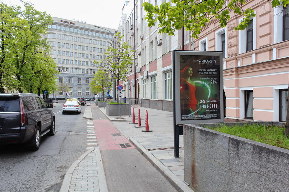 Фотография рекламного носителя, тип: Ситиформат 1.8x1.2, адрес: Неглинная ул., д.27, Москва, Россия. Сторона А1-А5 №502694