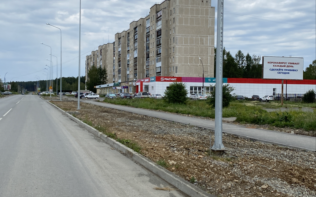 Фотография рекламного носителя, тип: Билборд 3x6, адрес: Декабристов ул., д.6 Х Кошевого ул., Полевской, Свердловская область, Россия. Сторона A №945124