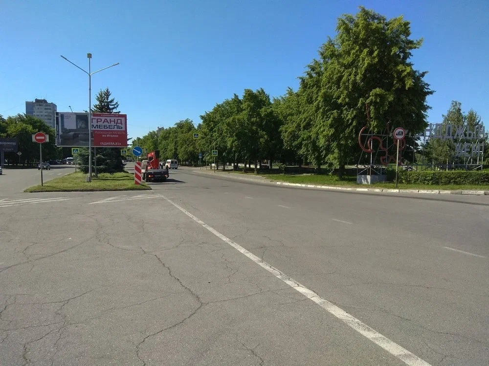 Фотография рекламного носителя, тип: Билборд 3x6, адрес: Владикавказская ул. Х Морских Пехотинцев ул., Владикавказ, Республика Северная Осетия – Алания, Россия. Сторона Б1 №451647