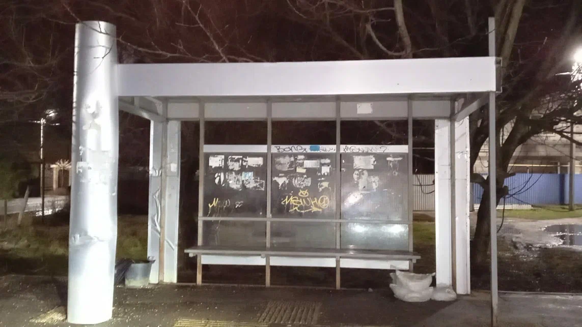 Фотография рекламного носителя, тип: Остановка 1.8x1.2, адрес: Богатырская ул., д.1/1, Краснодар, Краснодарский край, Россия. Сторона А1 №1096733