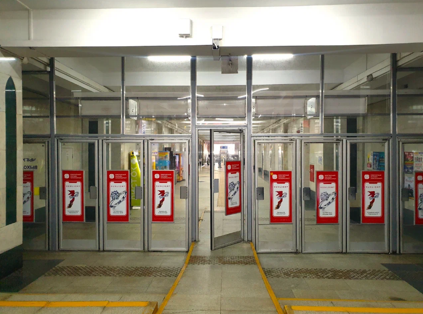 Фотография рекламного носителя, тип: Постер/баннер, адрес: Станция метро «Площадь Тукая», Казань, Республика Татарстан, Россия. Сторона/вариант №837664