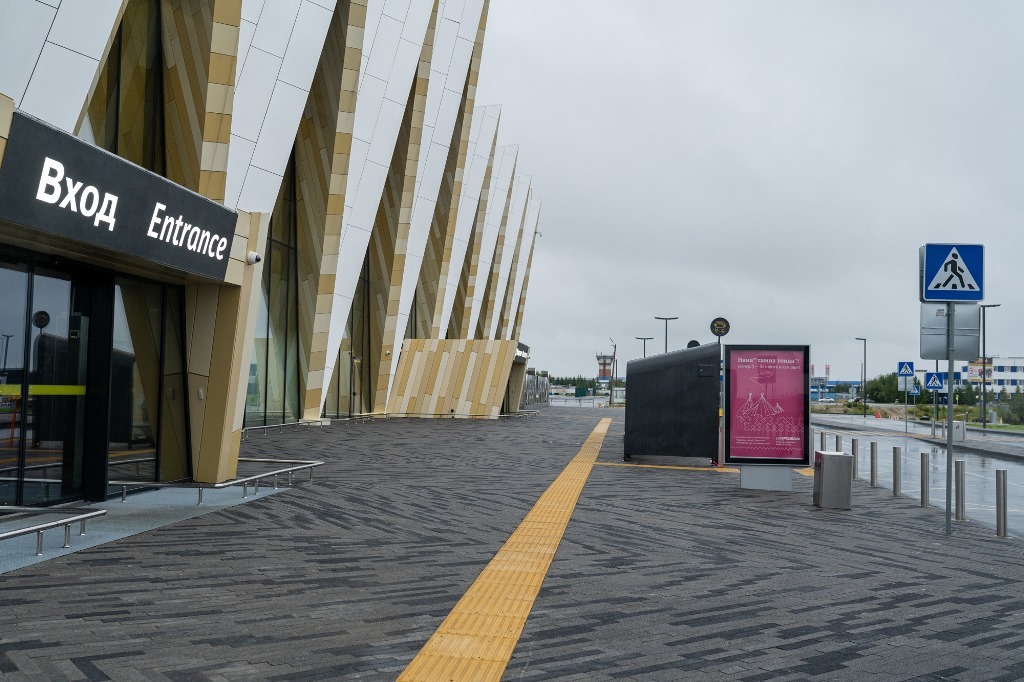 Фотография рекламного носителя, тип: Ситиформат 1.8x1.2, адрес: Привокзальная пл., поз.3, Новый Уренгой, Ямало-Ненецкий автономный округ, Россия. Сторона A №1021535