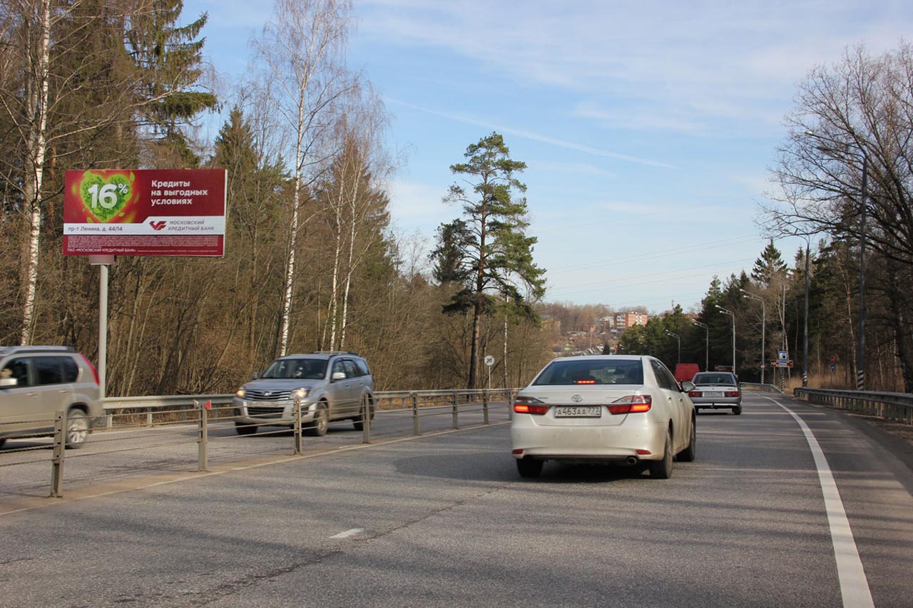 Фотография рекламного носителя, тип: Билборд 3x6, адрес: Сергиево-Посадский округ, подъезд к городу, ПК 5 350м, поз.2, Сергиев Посад, Московская область, Россия. Сторона Б №951501
