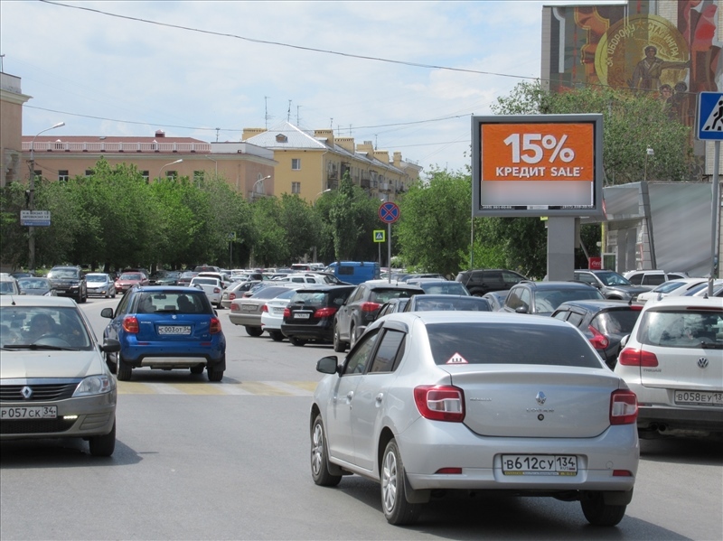 Фотография рекламного носителя, тип: Ситиборд 2.7x3.7, адрес: Коммунистическая ул., д.23 Х 13-ая Гвардейская дивизия ул., Волгоград, Волгоградская область, Россия. Сторона А1-А4 №595638