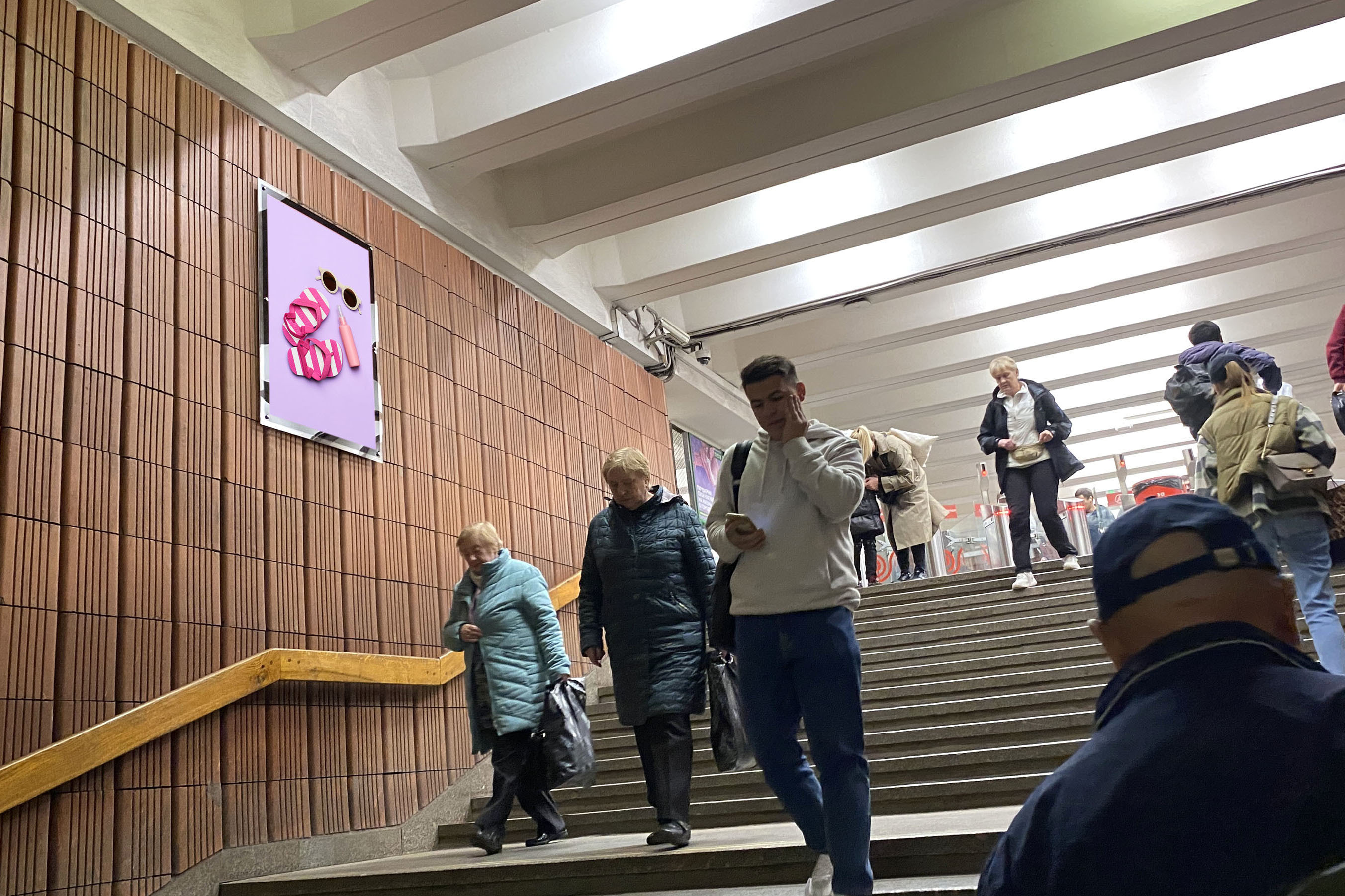 Фотография рекламного носителя, тип: Кристалайт, адрес: Станция метро «Теплый Стан», линия Калужско-Рижская, Москва, Россия. Сторона/вариант №1001808