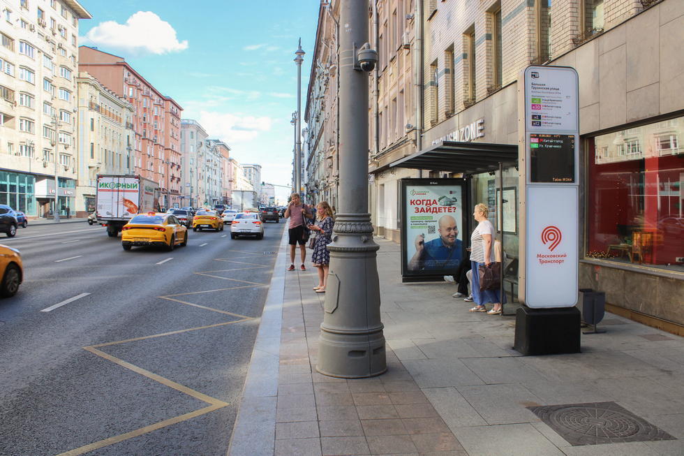 Фотография рекламного носителя, тип: Остановка 1.8x1.2, адрес: 1-я Тверская-Ямская ул., ост. Б. Грузинская ул., поз.1, Москва, Россия. Сторона А1-А4 №335380