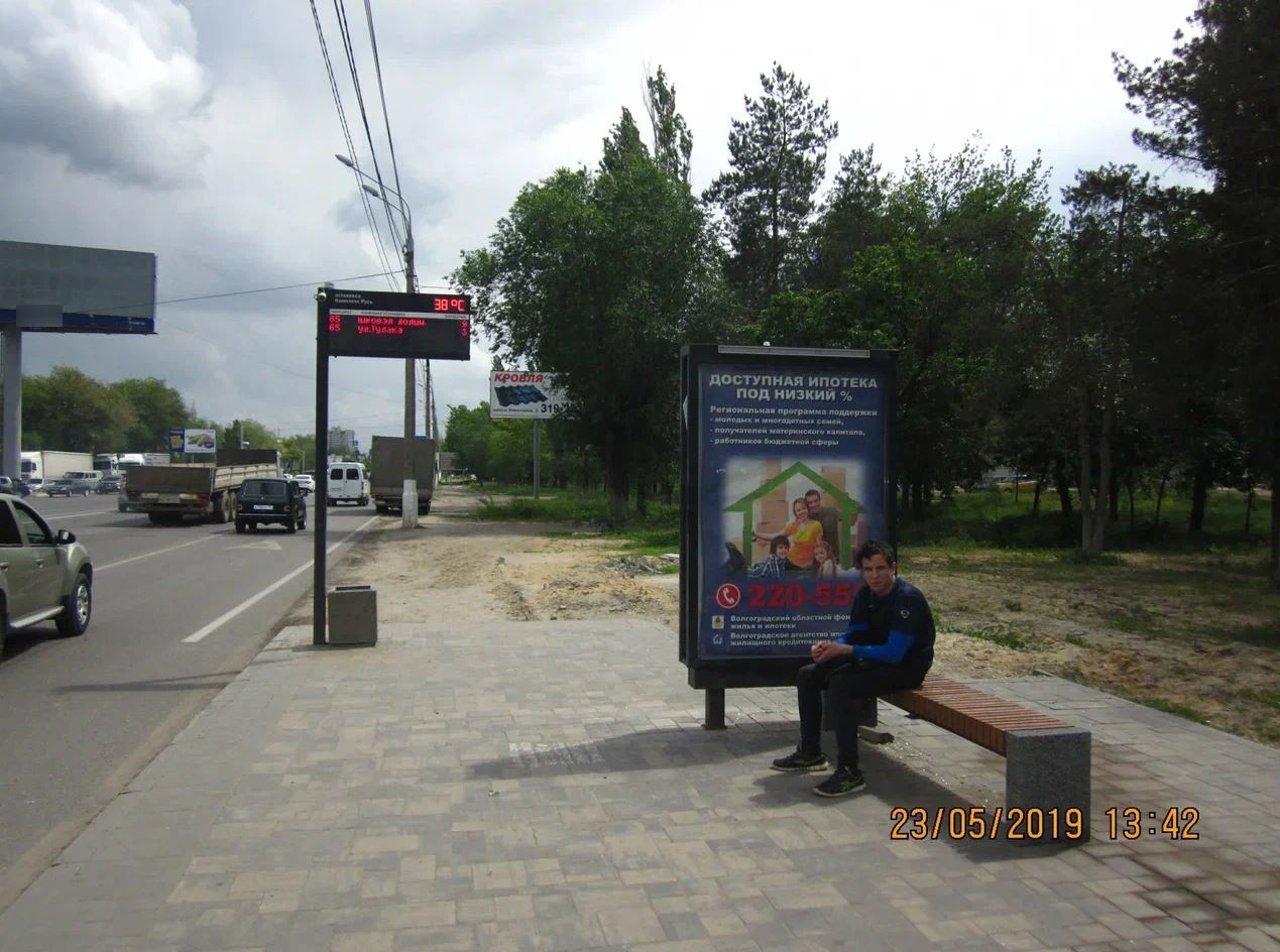 Фотография рекламного носителя, тип: Остановка 1.8x1.2, адрес: Историческая ул., ост. "ВМК", поз.2, Волгоград, Волгоградская область, Россия. Сторона A №972451