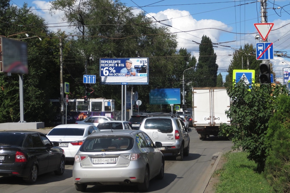Фотография рекламного носителя, тип: Билборд 3x6, адрес: Университетская ул. Х Большая Горная ул., поз.1, Саратов, Саратовская область, Россия. Сторона А1 №1047770