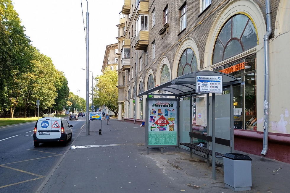 Фотография рекламного носителя, тип: Остановка 1.8x1.2, адрес: Маршала Василевского ул., д.5, корп.1, Москва, Россия. Сторона А №1000414