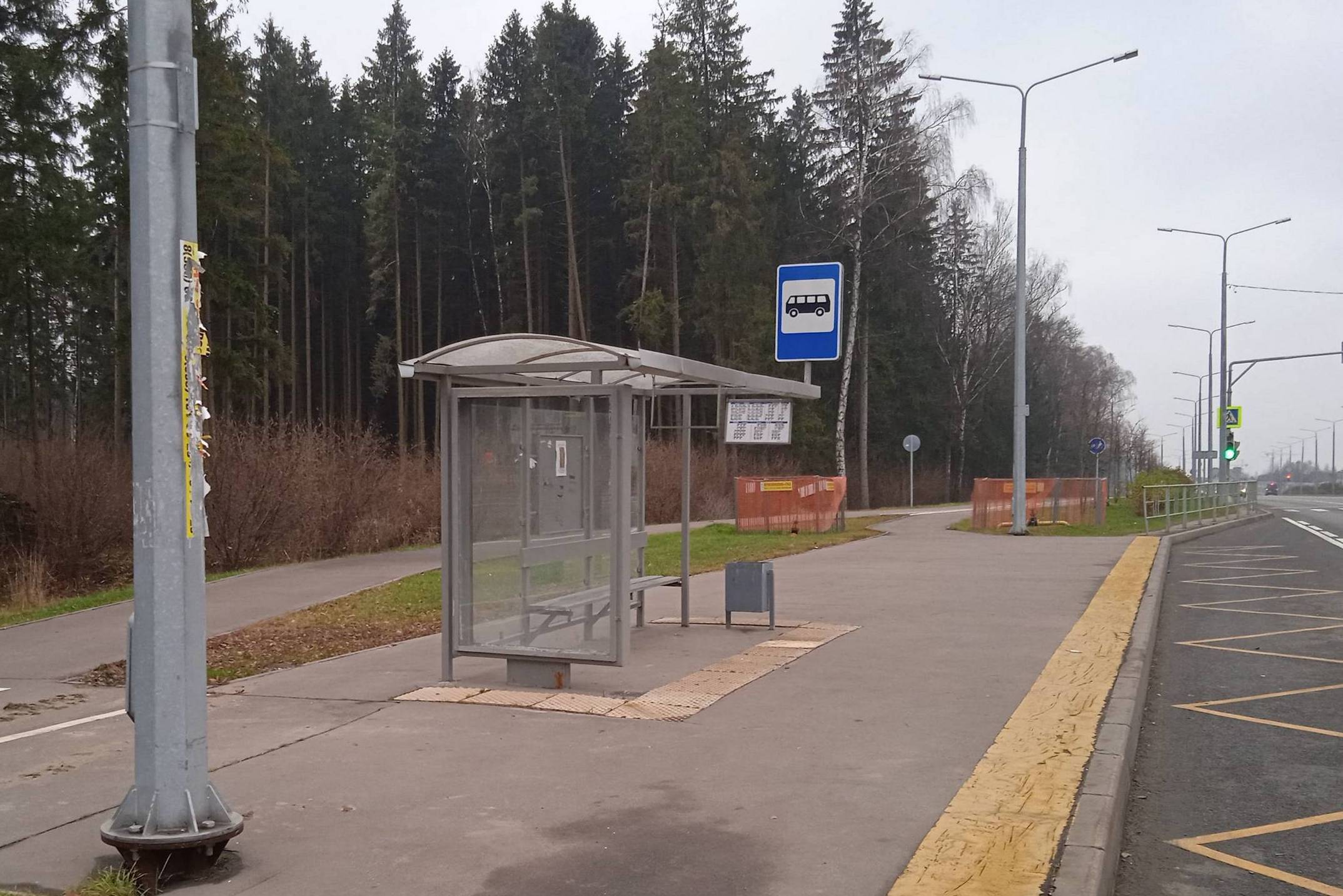 Фотография рекламного носителя, тип: Остановка 1.8x1.2, адрес: ТиНАО, Первомайское пос., Александра Печерского ул., квартал 270, ост. "Дубрава", Москва, Россия. Сторона Б №957613