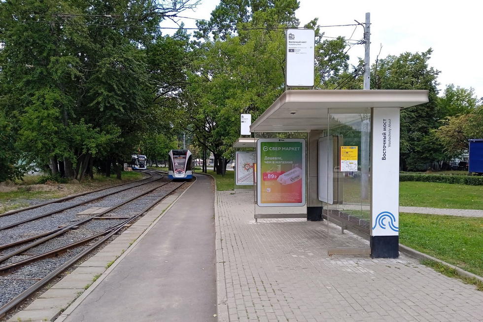 Фотография рекламного носителя, тип: Остановка 1.8x1.2, адрес: Лодочная ул., ост. "Восточный мост", поз.1, Москва, Россия. Сторона А №929347