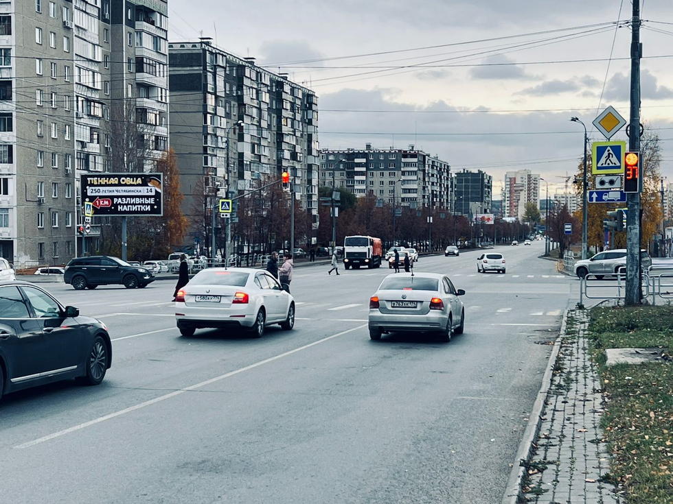 Фотография рекламного носителя, тип: Билборд 3x6, адрес: Салавата Юлаева ул., X 250 лет Челябинску ул., д.25, Челябинск, Челябинская область, Россия. Сторона В1-B3 №1013658