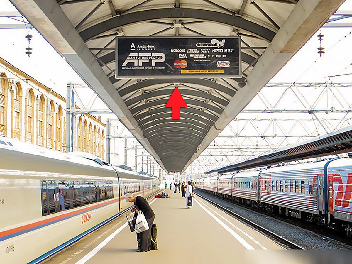 Фотография рекламного носителя, тип: Нестандартный ситиформат, адрес: Невский пр-т., д.85, платформа №7, поз.6, Санкт-Петербург, Россия. Сторона А №987382