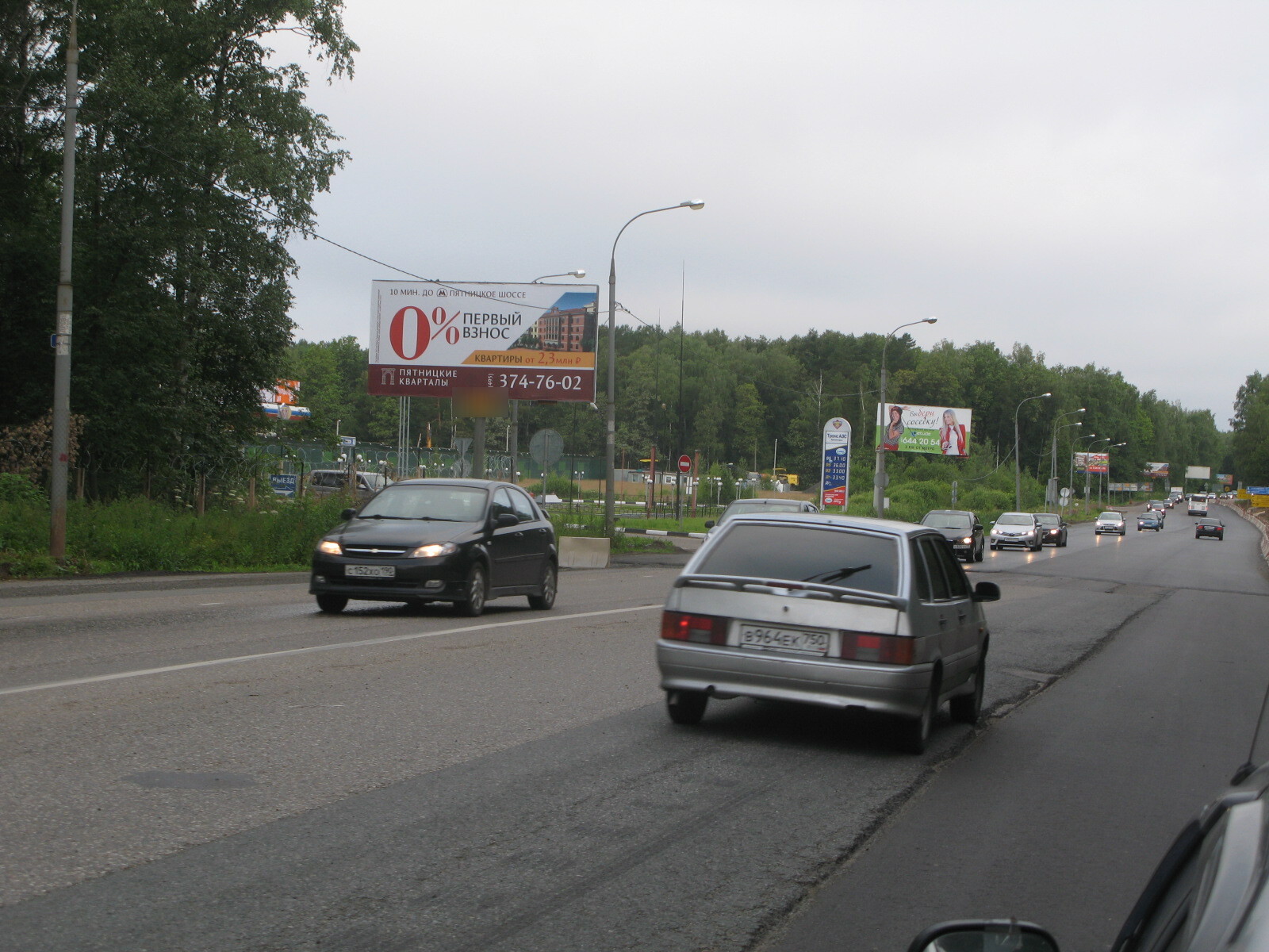 Фотография рекламного носителя, тип: Билборд 3x6, адрес: Пятницкое ш., 54 100м, Красногорск, Московская область, Россия. Сторона В №439399