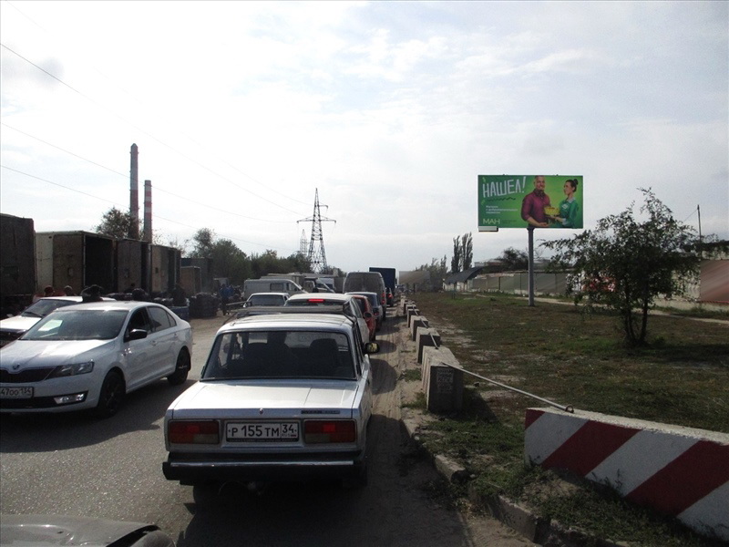 Фотография рекламного носителя, тип: Билборд 3x6, адрес: Нефтяников пр-зд., 200м Х Авиаторов ш., Волгоград, Волгоградская область, Россия. Сторона А №549068