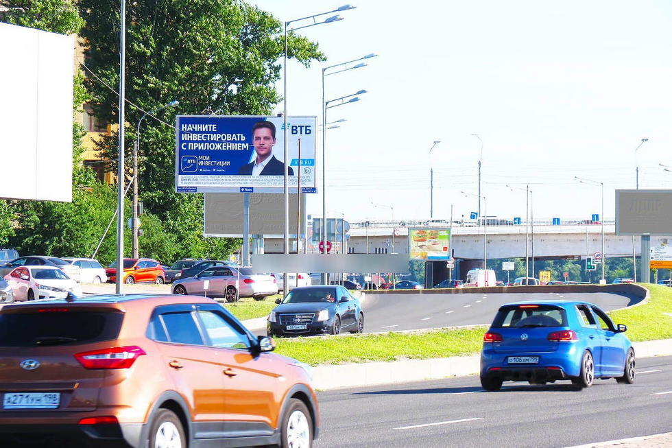 Фотография рекламного носителя, тип: Билборд 3x6, адрес: Малоохтинская наб. Х Малоохтинский пр-т., д.61, Санкт-Петербург, Россия. Сторона Б №639617