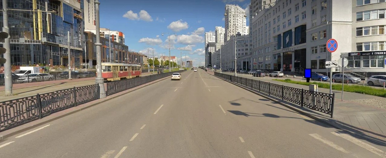 Фотография рекламного носителя, тип: Ситиформат 1.8x1.2, адрес: Татищева ул., д.54 X Токарей ул., Екатеринбург, Свердловская область, Россия. Сторона A1-A5 №1325505