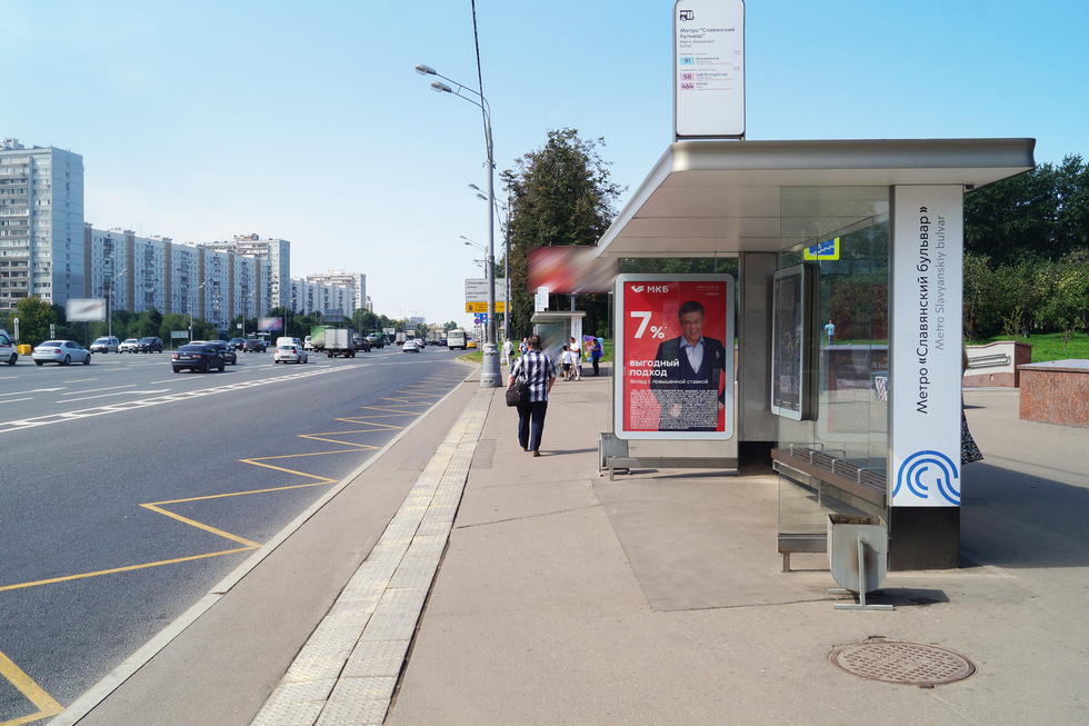 Фотография рекламного носителя, тип: Остановка 1.8x1.2, адрес: Кутузовский пр-т., ост. Давыдково, поз.1, Москва, Россия. Сторона А1-А8 №580028