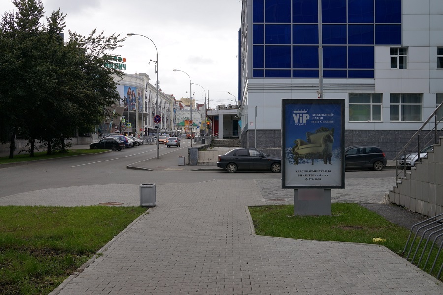 Фотография рекламного носителя, тип: Ситиформат 1.8x1.2, адрес: Радищева ул. Х Добролюбова ул., д.16, поз.2, Екатеринбург, Свердловская область, Россия. Сторона A №833774