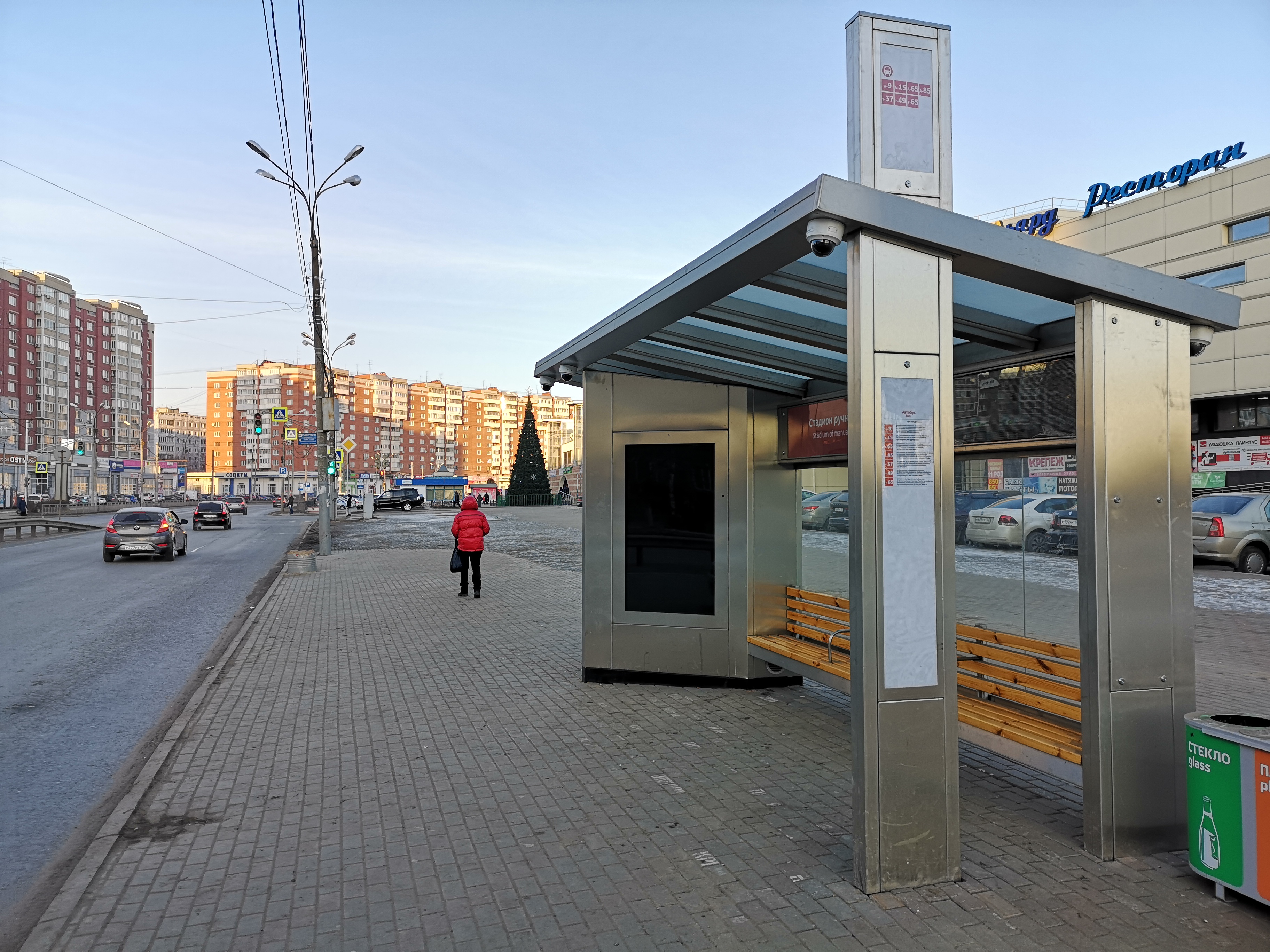 Фотография рекламного носителя, тип: Остановка, адрес: Краснодонцев ул., ост. Стадион ручных игр, поз.2, Нижний Новгород, Нижегородская область, Россия. Сторона A+B №870049