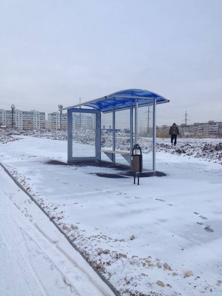 Фотография рекламного носителя, тип: Остановка 1.8x1.2, адрес: Героев Отечества сквер, поз.2, Саратов, Саратовская область, Россия. Сторона А №747388