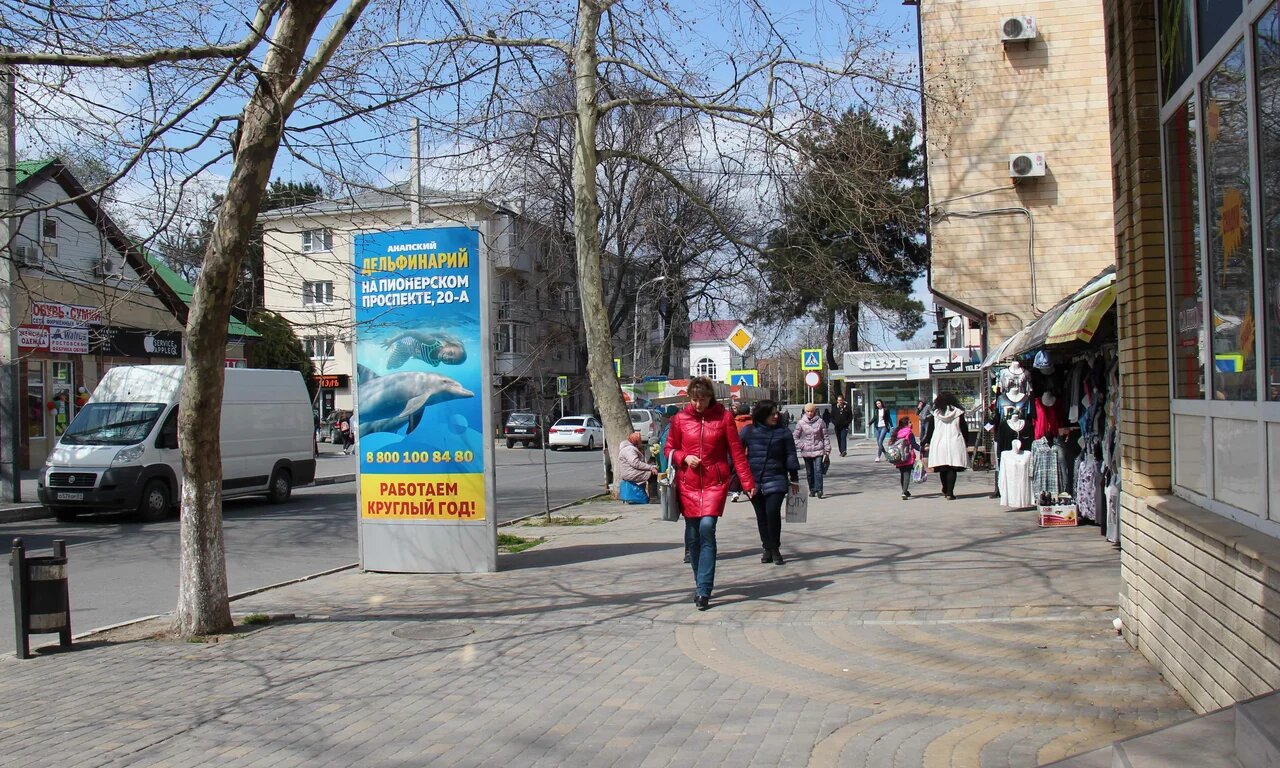 Фотография рекламного носителя, тип: Пиллар 3x1.4, адрес: Астраханская ул., д.7, Анапа, Краснодарский край, Россия. Сторона А №785118