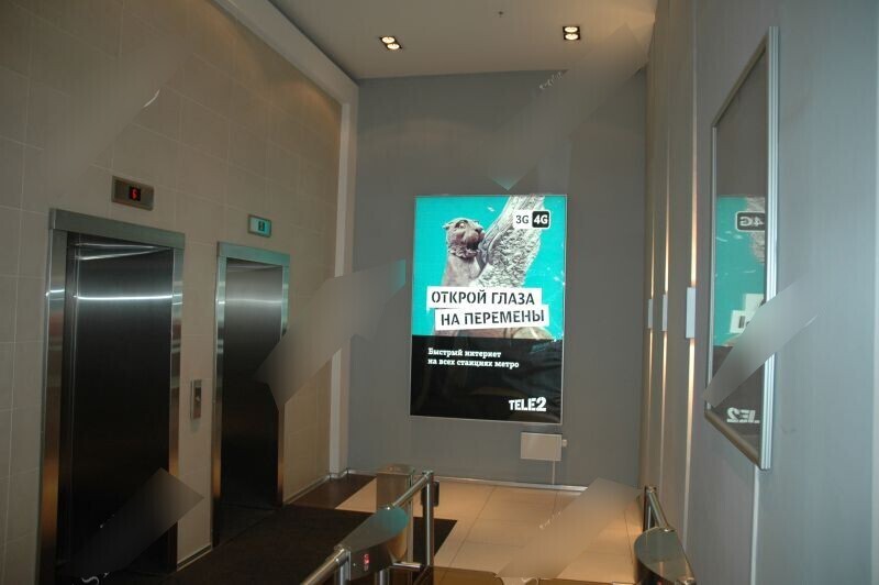 Фотография рекламного носителя, тип: Лайтбокс, адрес: Бизнес-центр «Русские самоцветы», Карла Фаберже пл., д.8, Санкт-Петербург, Россия. Сторона/вариант №656858