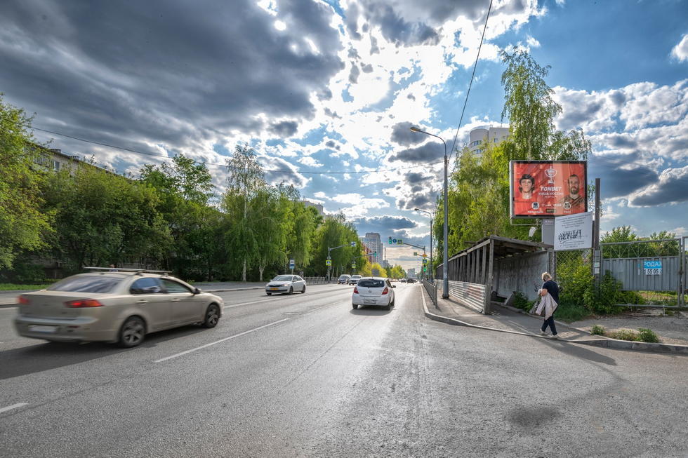 Фотография рекламного носителя, тип: Ситиборд 2.7x3.7, адрес: Фурманова ул., д.62 Х Уктусская ул., Екатеринбург, Свердловская область, Россия. Сторона А1-А5 №1024072