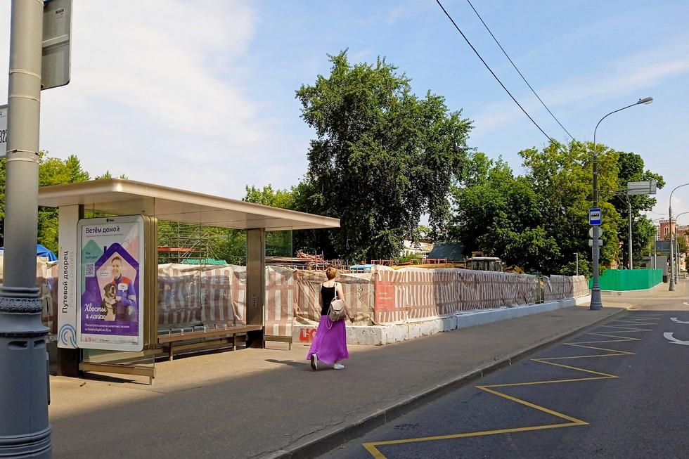 Фотография рекламного носителя, тип: Остановка 1.8x1.2, адрес: Шапошникова Маршала ул. Х Ленинградский пр-т., д.35, стр.2, Москва, Россия. Сторона Б №950682