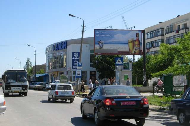 Фотография рекламного носителя, тип: Билборд 3x6, адрес: Крымская ул., напротив рынка, Феодосия, Республика Крым, Россия. Сторона A №591308