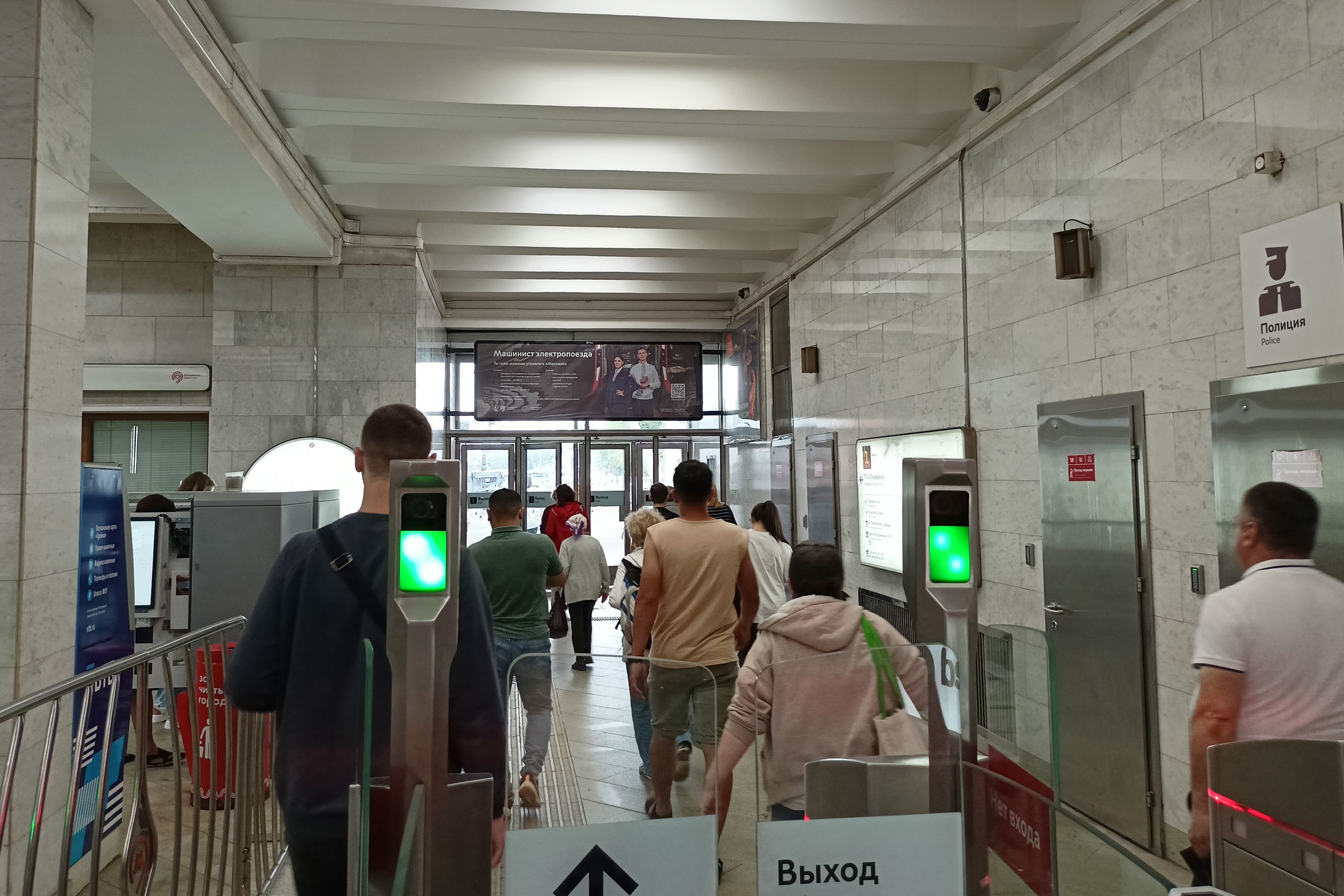 Фотография рекламного носителя, тип: Видеоэкран, адрес: Станция метро «Планерная», линия Таганско-Краснопресненская, Москва, Россия. Сторона/вариант А1 №1055768