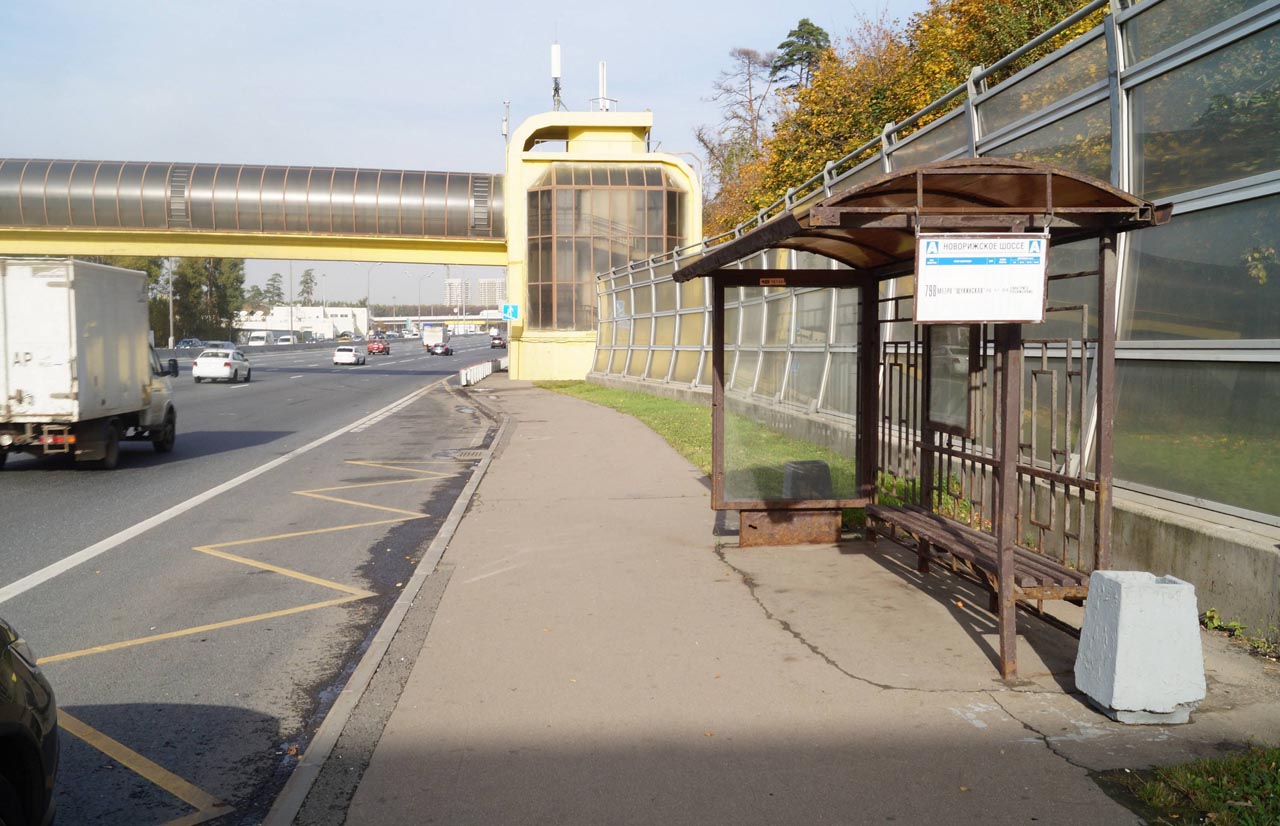 Фотография рекламного носителя, тип: Остановка 1.8x1.2, адрес: МКАД, 63 000м, ост. "Промбаза", поз.1, Москва, Россия. Сторона А №929825