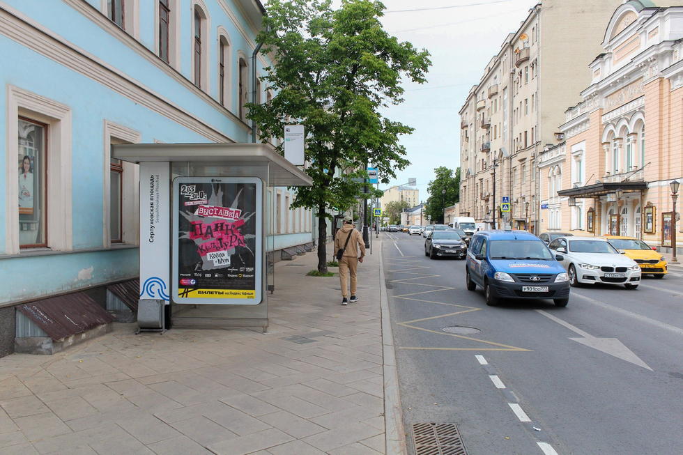 Фотография рекламного носителя, тип: Остановка 1.8x1.2, адрес: Ордынка Б. ул., ост. "Серпуховская пл.", Москва, Россия. Сторона Б №335362