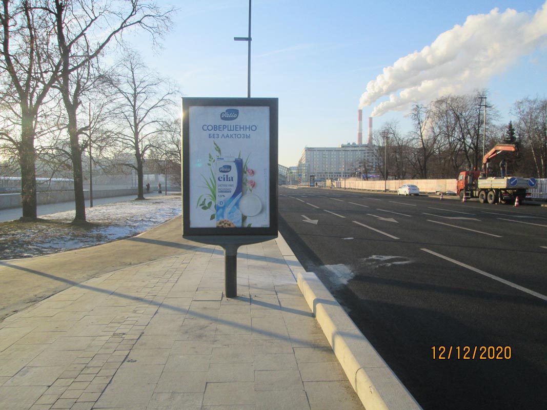 Фотография рекламного носителя, тип: Ситиформат 1.8x1.2, адрес: Бережковская наб., напротив пл. Киевского вокзала, Москва, Россия. Сторона В1-В5 №849364