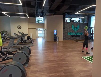 Фотография рекламного носителя, тип: Видеоэкран, адрес: Фитнес-центр «Облака Шокальского», Шокальского пр-зд., д.9, Москва, Россия. Сторона/вариант 3 №980440