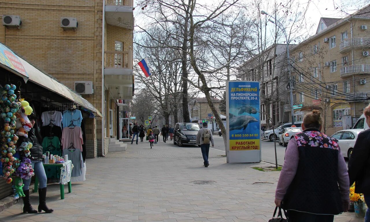 Фотография рекламного носителя, тип: Пиллар 3x1.4, адрес: Астраханская ул., д.7, Анапа, Краснодарский край, Россия. Сторона Б №785119