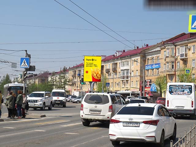 Фотография рекламного носителя, тип: Нестандартный билборд, адрес: Мира пр-т. х Химиков ул., ТК Кристалл, Омск, Омская область, Россия. Сторона Ah1-Ah10 №850740