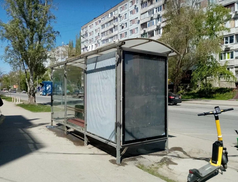 Фотография рекламного носителя, тип: Остановка 1.8x1.2, адрес: Клиническая ул., д.41 Х Чернореченская ул., Самара, Самарская область, Россия. Сторона B1 №975374