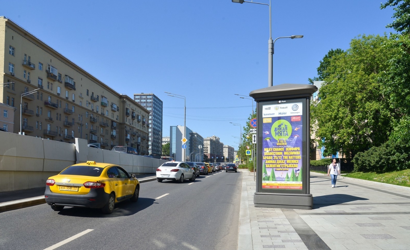 Фотография рекламного носителя, тип: Пиллар 3x1.4, адрес: Земляной Вал ул., д.65, Москва, Россия. Сторона А1-А3 №329682