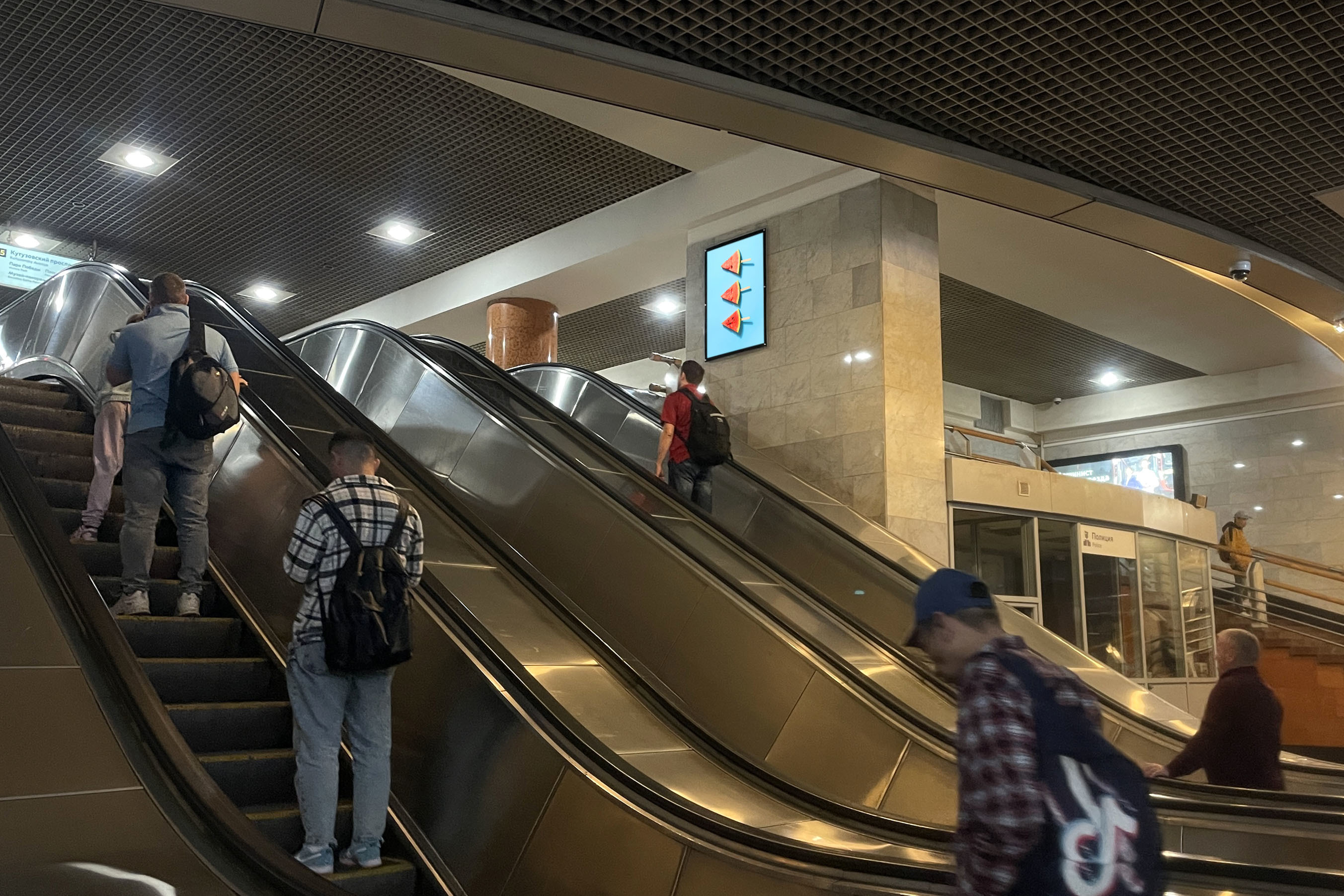 Фотография рекламного носителя, тип: Кристалайт, адрес: Станция метро «Парк Победы», линия Арбатско-Покровская, Москва, Россия. Сторона/вариант A №1055209