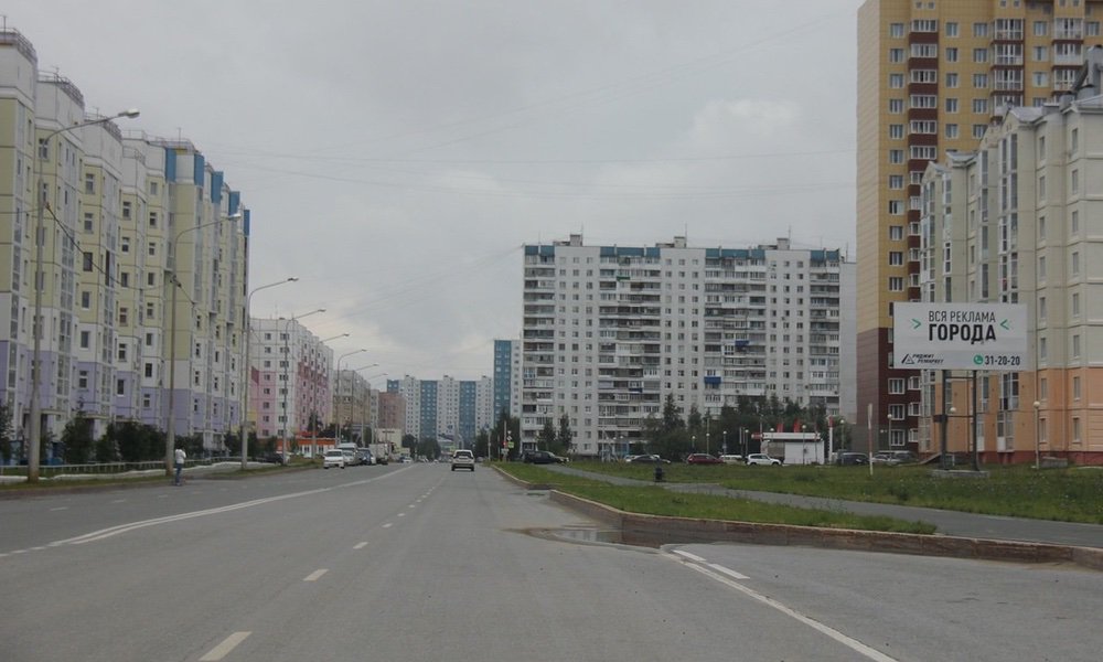 Фотография рекламного носителя, тип: Билборд 3x6, адрес: Нововартовская ул., д.8, Нижневартовск, Ханты-Мансийский автономный округ – Югра, Россия. Сторона А №676302