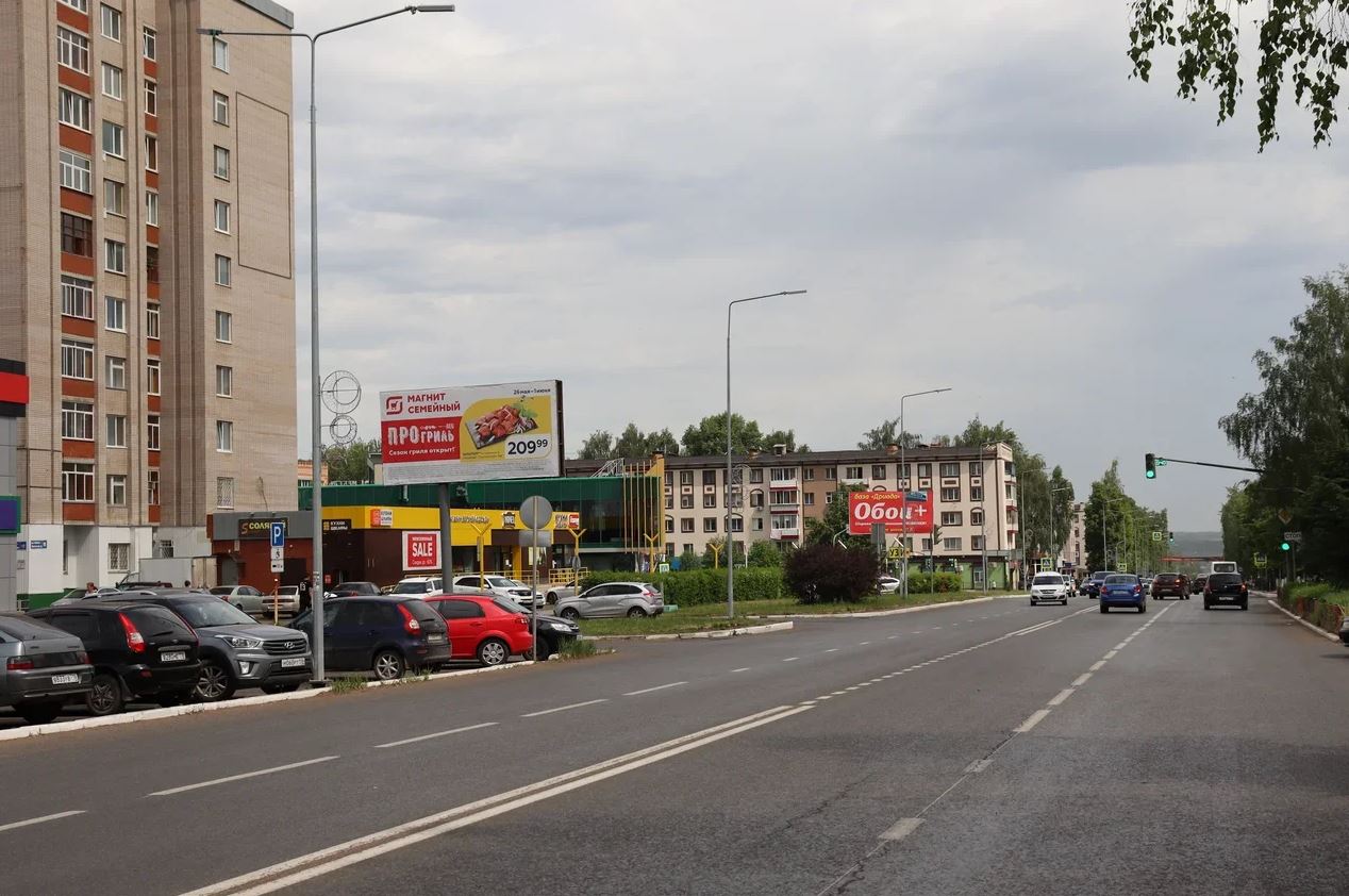 Фотография рекламного носителя, тип: Билборд 3x6, адрес: Нефтяников пр-т., д.17, Елабуга, Республика Татарстан, Россия. Сторона Б №871226