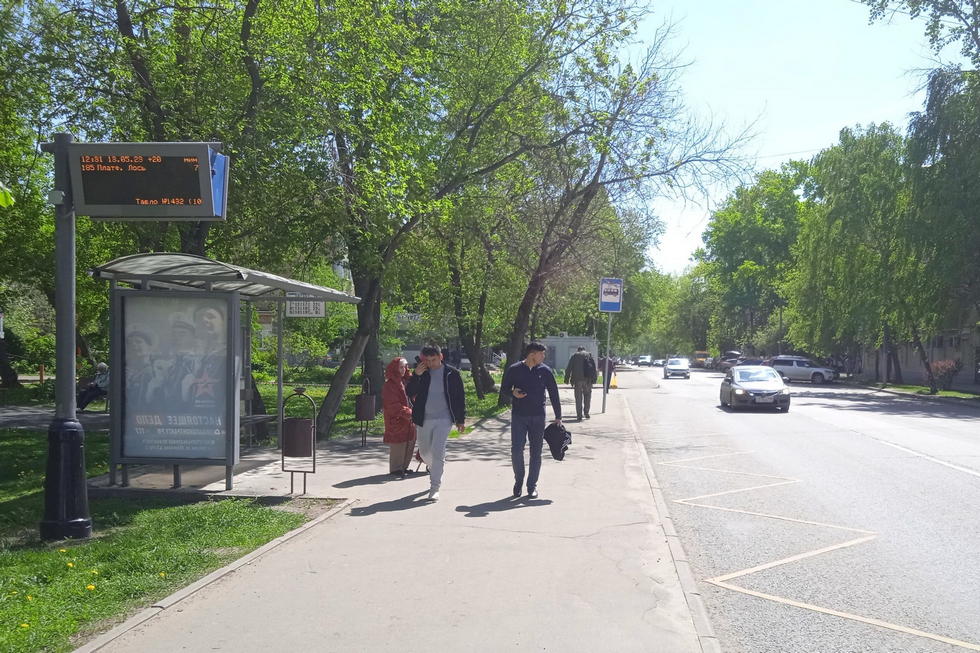 Фотография рекламного носителя, тип: Остановка 1.8x1.2, адрес: Амундсена ул., д.16, корп.1, Москва, Россия. Сторона Б №923151