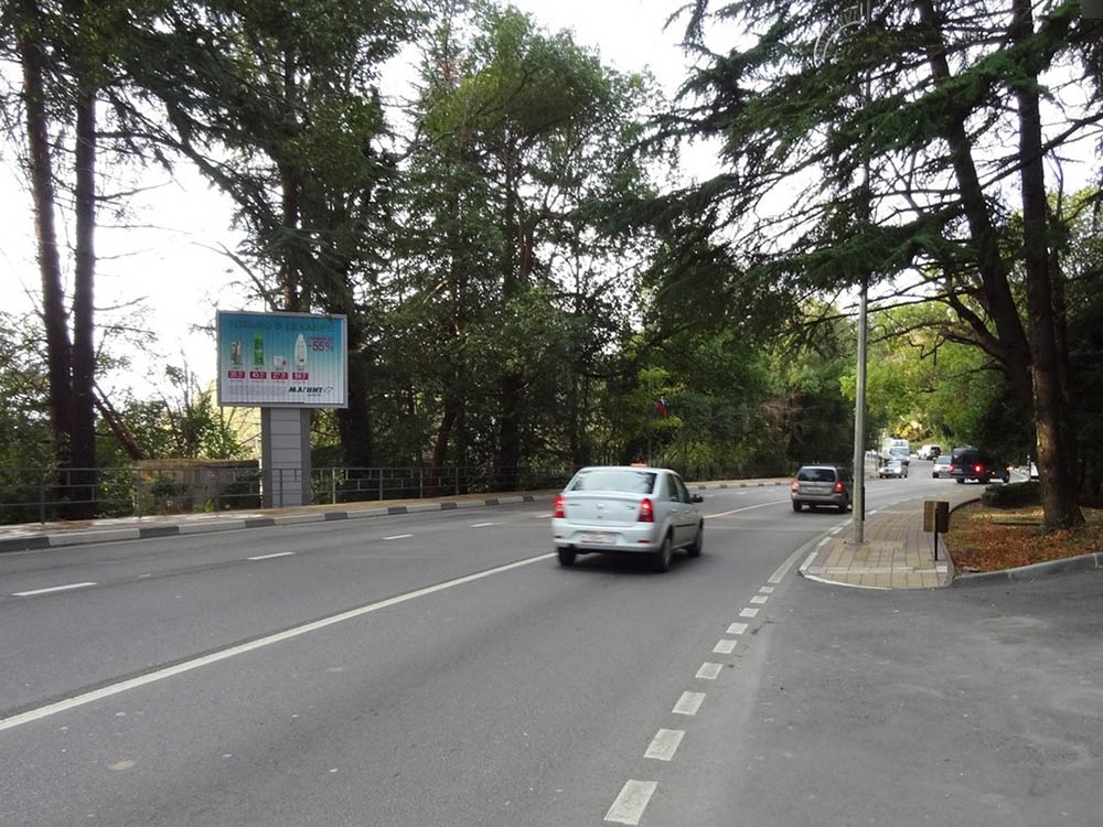 Фотография рекламного носителя, тип: Ситиборд 2.7x3.7, адрес: Курортный пр-т., Бытха, Сочи, Краснодарский край, Россия. Сторона Б1-Б3 №624776