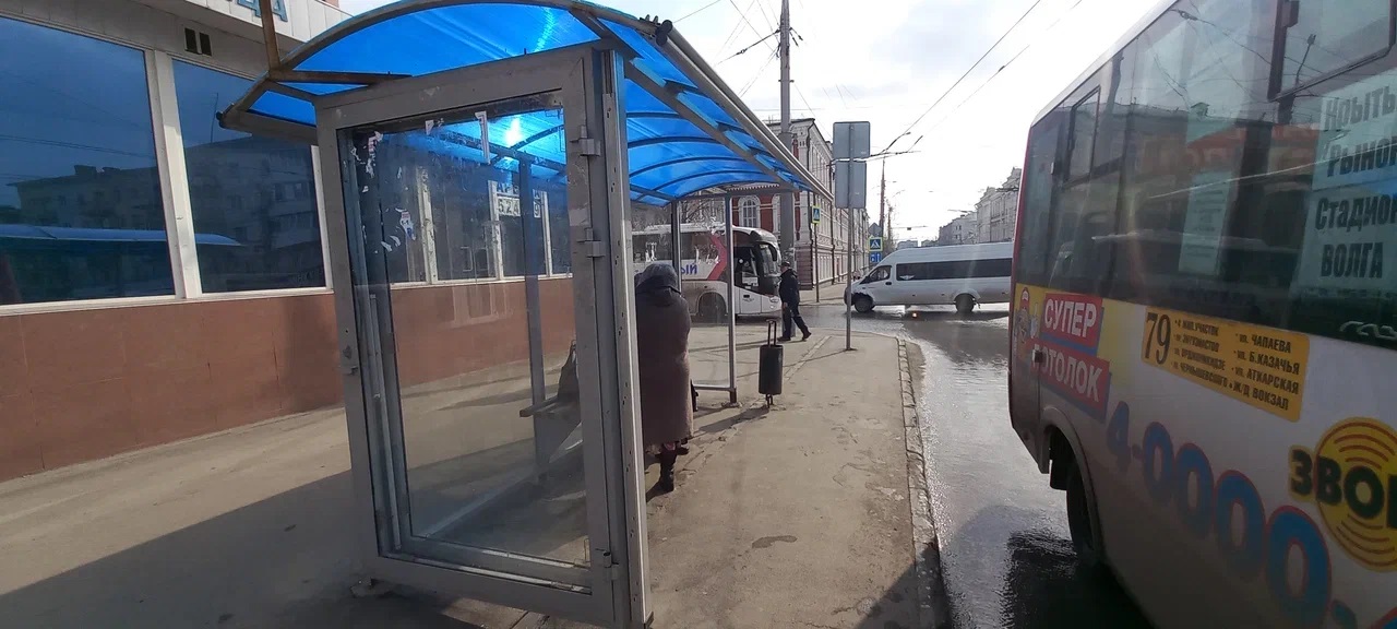 Фотография рекламного носителя, тип: Остановка 1.8x1.2, адрес: Привокзальная пл., поз.1, Саратов, Саратовская область, Россия. Сторона Б №842114