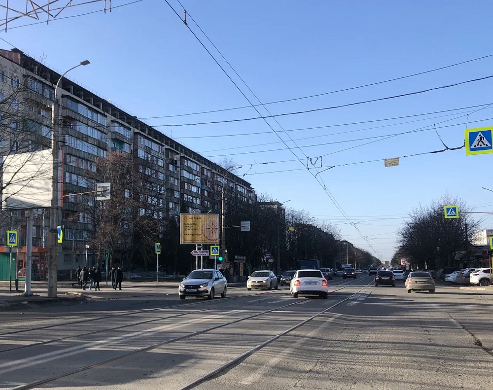 Фотография рекламного носителя, тип: Ситиборд 2.7x3.7, адрес: Коста пр-т, д.213 Х Островского ул., Владикавказ, Республика Северная Осетия – Алания, Россия. Сторона А1-А3 №1057335