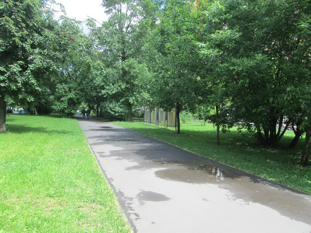 Фотография рекламного носителя, тип: Афиша 1.75x1.8, адрес: Новочеремушкинская ул., к/т "Тбилиси", н-в, стенд 1, Москва, Россия. Сторона А2 №865845