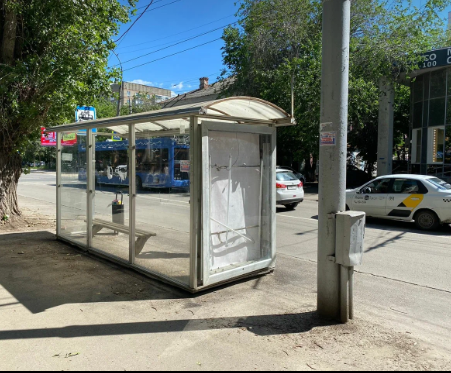 Фотография рекламного носителя, тип: Остановка 1.8x1.2, адрес: Вавилова ул. Х Астраханская ул., поз.1, Саратов, Саратовская область, Россия. Сторона Б №586094