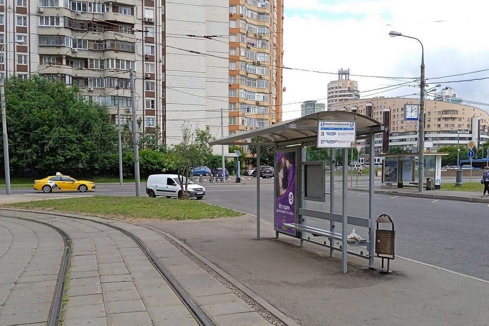 Фотография рекламного носителя, тип: Остановка 1.8x1.2, адрес: Живописная ул., ост. "пр-т Маршала Жукова", Москва, Россия. Сторона А №740563