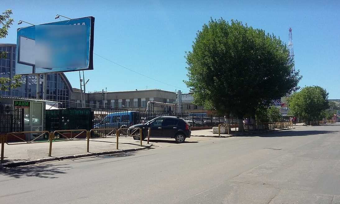 Фотография рекламного носителя, тип: Билборд 3x6, адрес: Соколовая ул. X имени Е.И. Пугачёва ул. Х Астраханская ул., поз.2, Саратов, Саратовская область, Россия. Сторона Б №717963